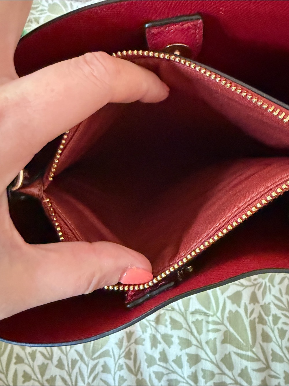 COACH Black Leather Crossbody Bucket Bag with Gold Hardware - Mollie Bucket 22 - Picture 4 of 8